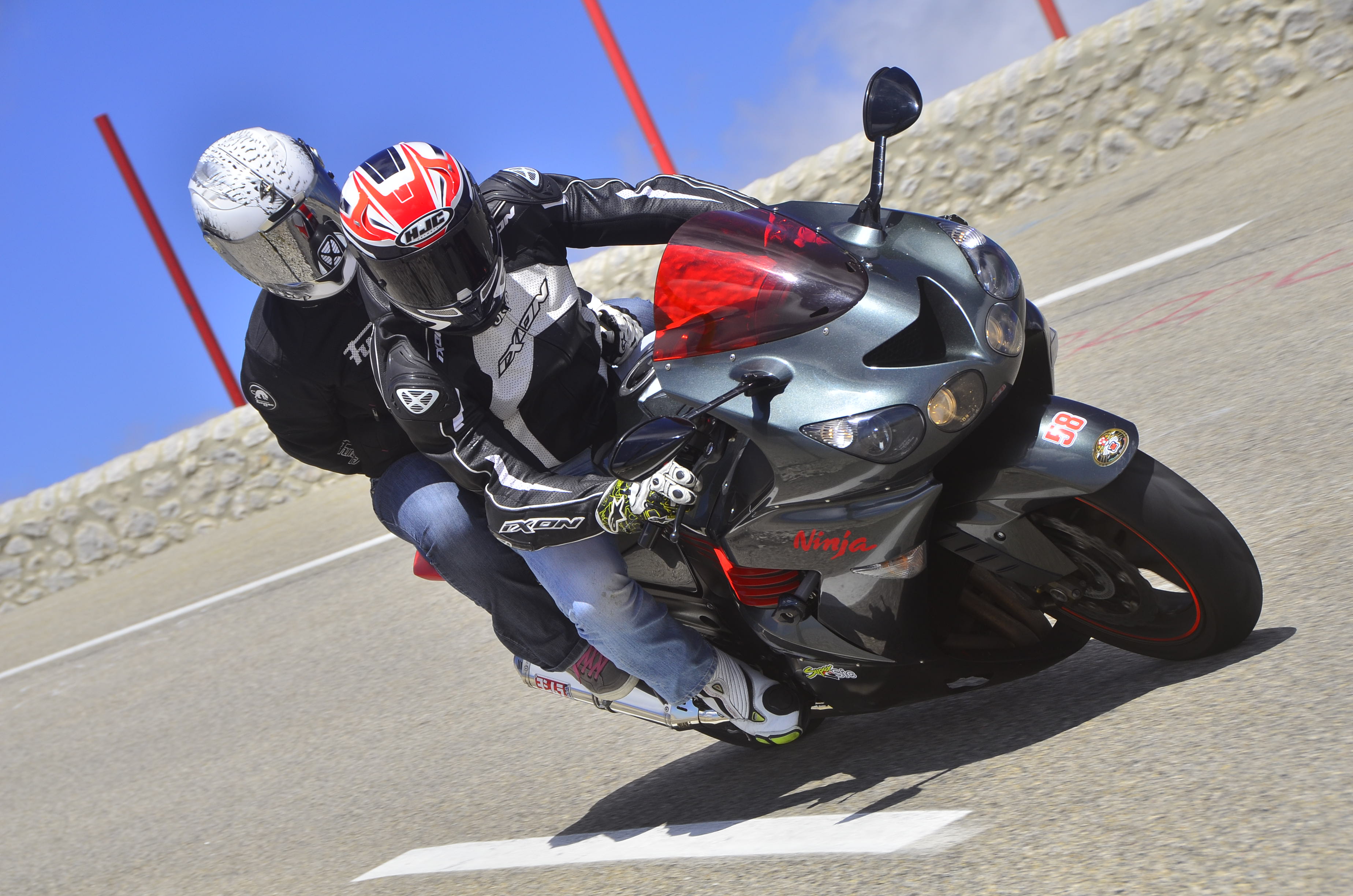 Photographe Mont Ventoux - Cornering motorcycle